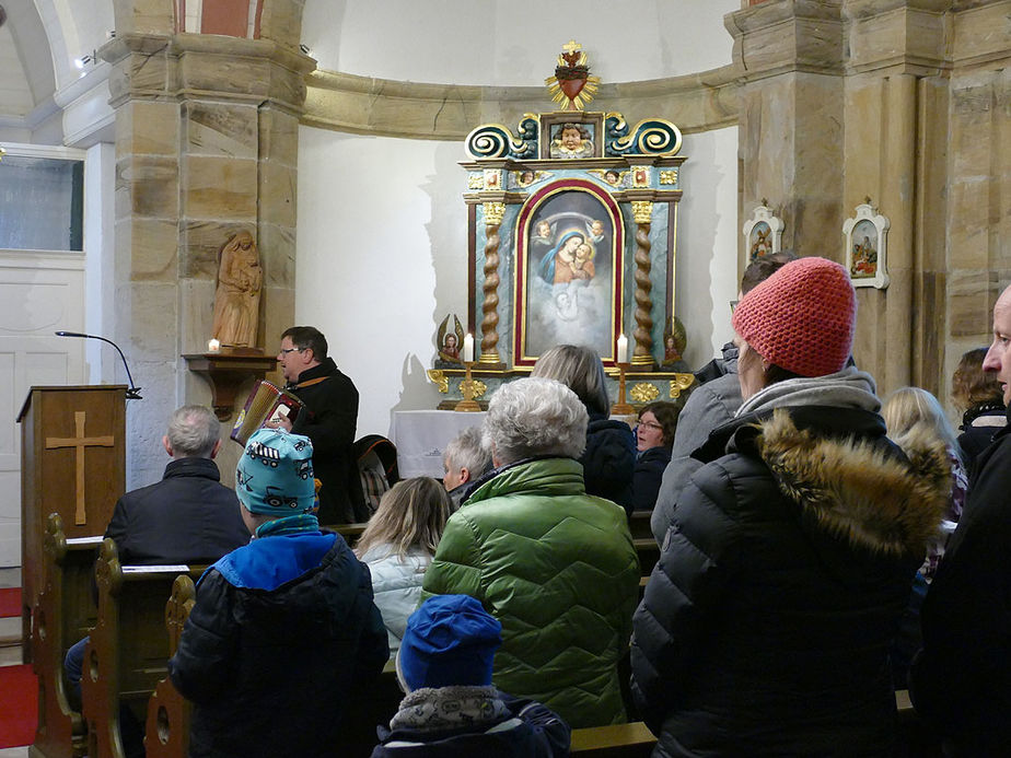 Krippenandacht mit Segnung der Kinder (Foto: Karl-Franz Thiede)